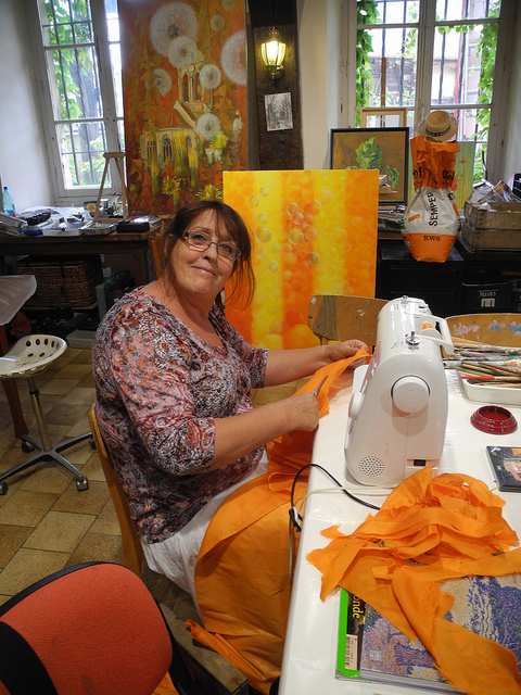 service couture de Martine Lauwerie, recyclage du land art Viking 2011 pour les tubes de Grisy-Code